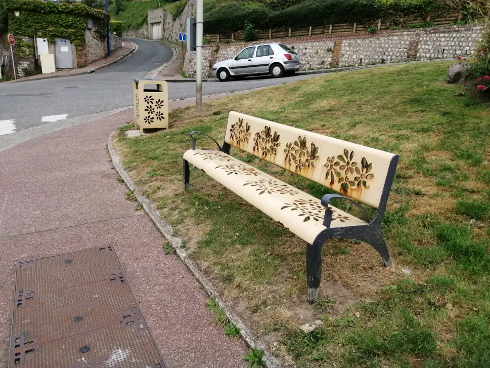 Bancs et poubelles publics à Saint Valery-en-Caux