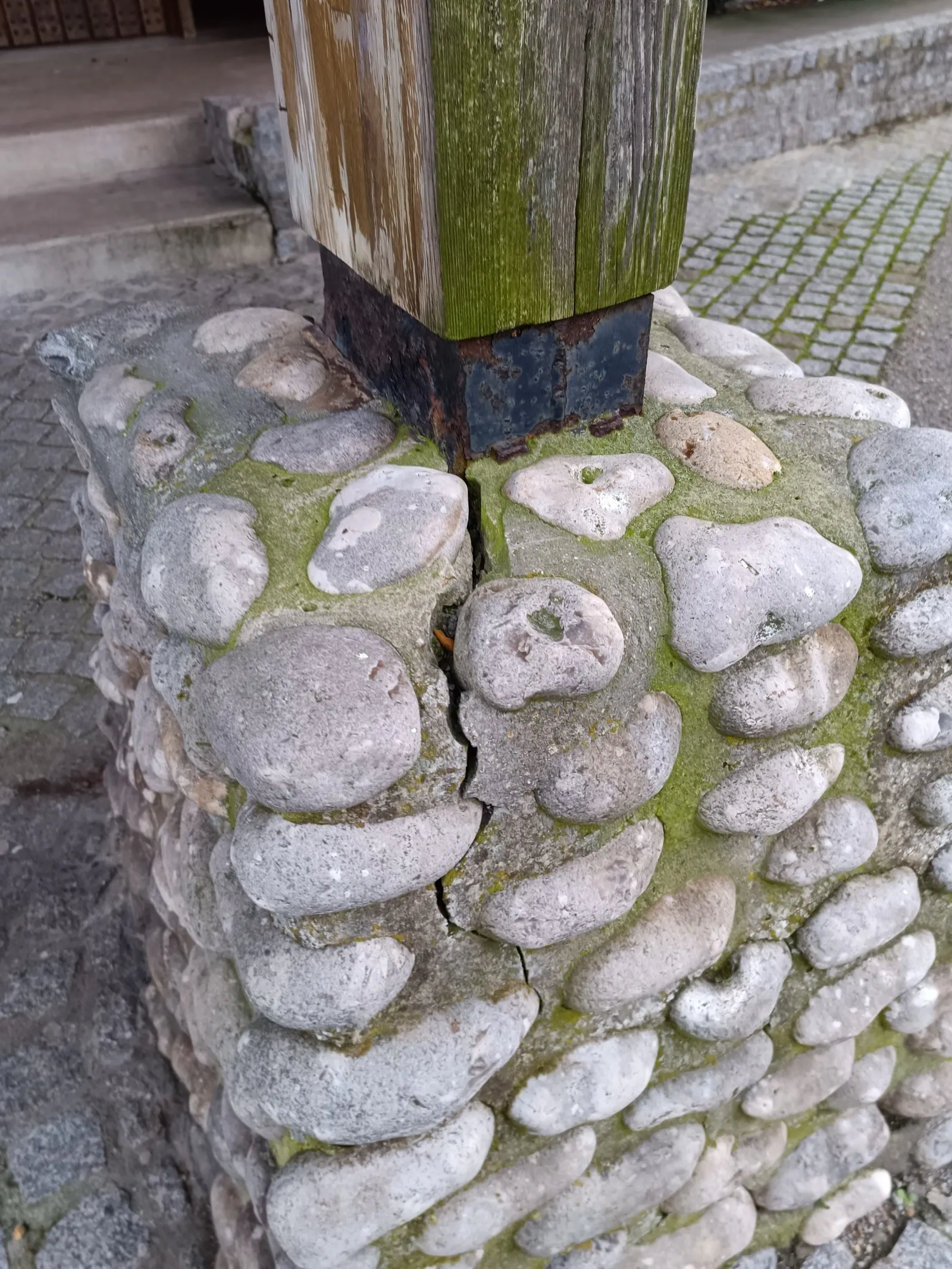 Flèche de la chapelle, risque de chute