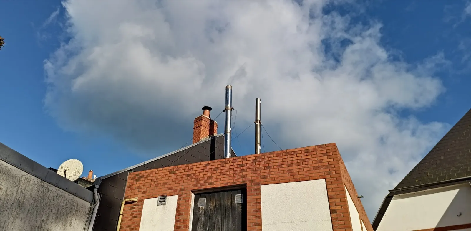 Haubanages de cheminées non réparés depuis plusieurs années au Rayon Vert